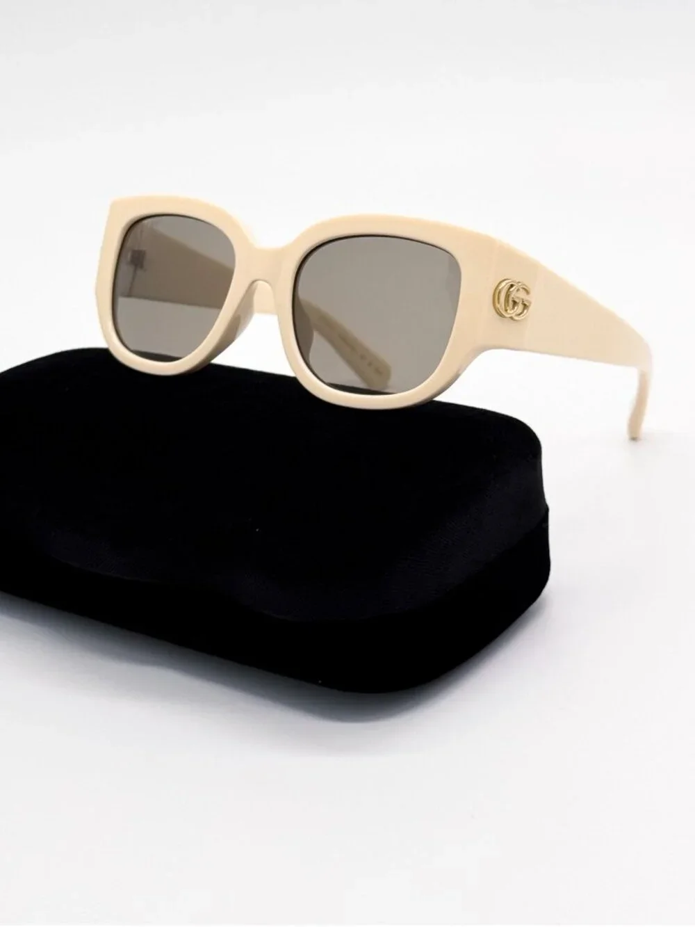 New Gucci White Women Sunglasses GG1599SA 004